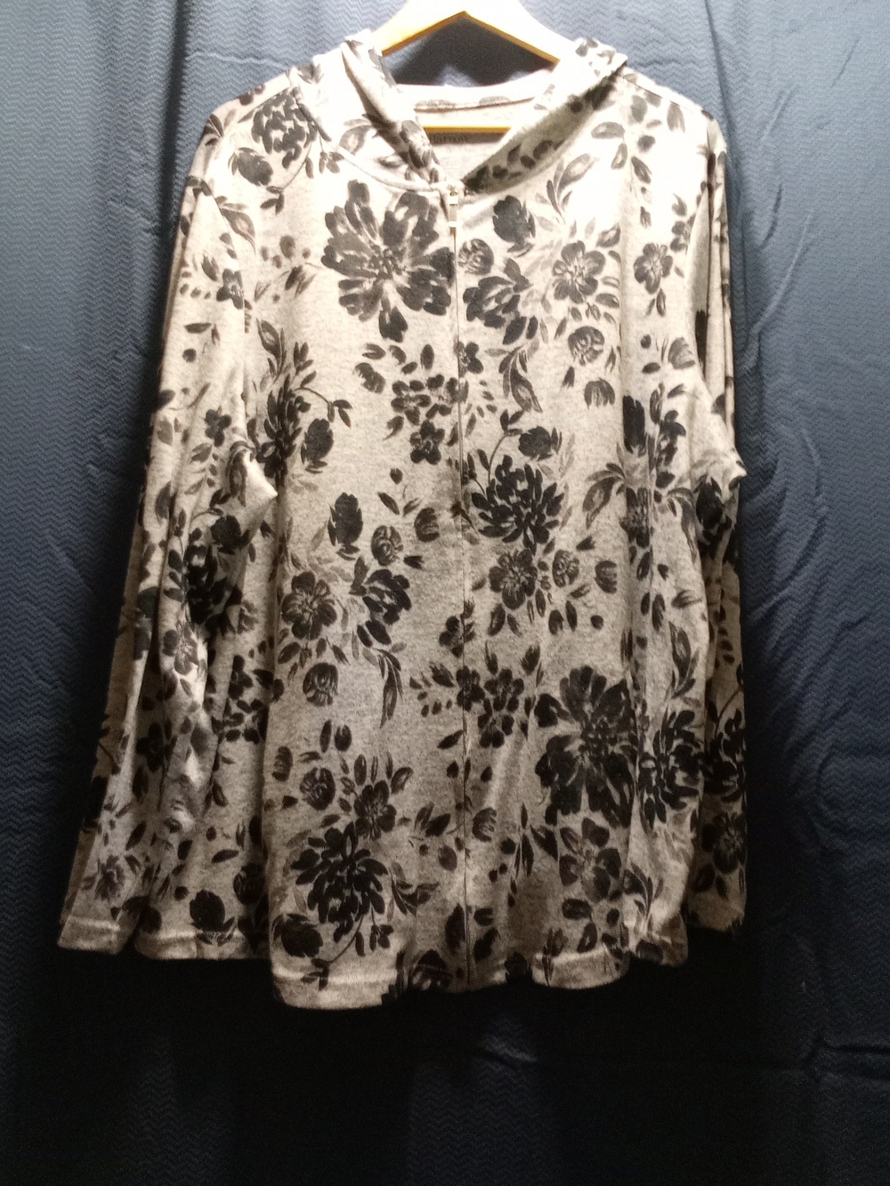 croft & barrow Heathered Gray Knit Top with Black Fleck